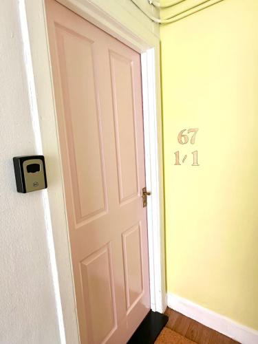 Small Cosy Flat in เฮเลนส์โบ่