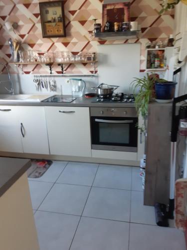 Chambre lit double dans pavillon , chez Lilyanne in Tonnay-Charente