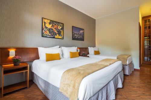 Luxury Triple Room image 8