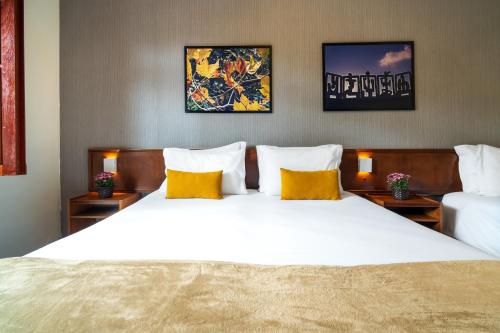 Luxury Triple Room image 6