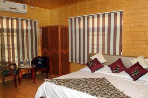 Impex Hill Resorts Set in a prime location of Srinagar, Impex Hill Resorts puts everything the city has to offer just outside your doorstep. Both business travelers and tourists can enjoy the hotels facilities and serv