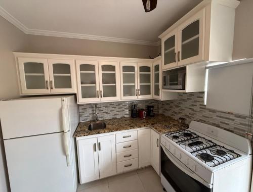Cozy Modern 1-Bedroom Apartment - Prime Location Woodbrook in Woodbrook