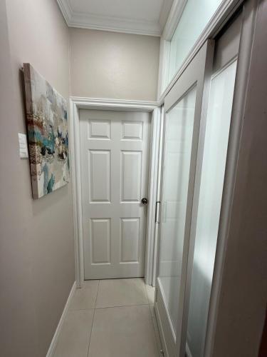 Cozy Modern 1-Bedroom Apartment - Prime Location Woodbrook in Woodbrook