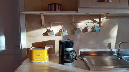 Kitchen, Strohballenhaus Valle delle Rose in Barchi (Pesaro)