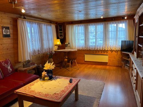 Wohnung mit schöner Sicht auf Bergpanorama und übers Tal (Wohnung mit schoner Sicht auf Bergpanorama und ubers Tal) in Ernen