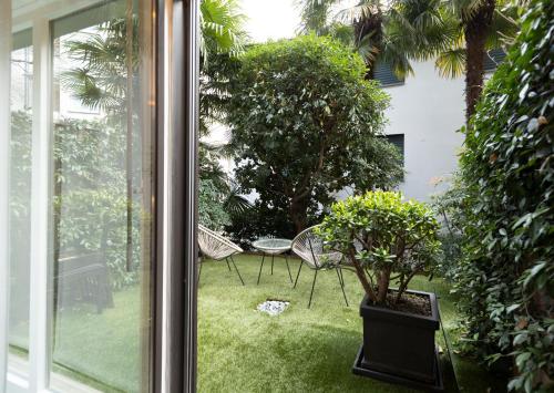 Blue - x4PAX Private Garden in Lugano - image 4