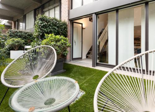 One-Bedroom Apartment with Garden image 2