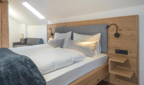 1 queen bed, 1 twin bed, 1 sofa bed
