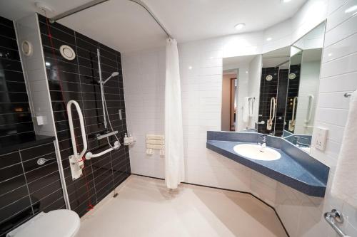 Holiday Inn Express Leeds-East an IHG Hotel - image 7