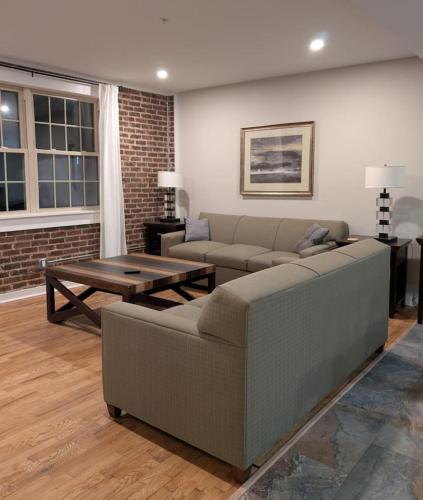 New Modern 2 BR in Excellent Location (201) in Maryville (TN)