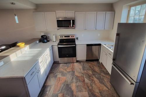 New Modern 2 BR in Excellent Location (201) in Maryville (TN)