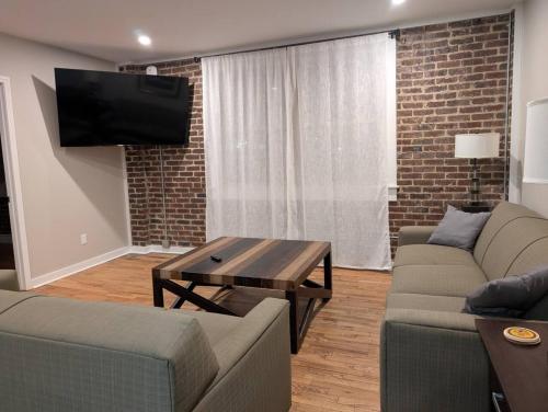 New Modern 2 BR in Excellent Location (201) in Maryville (TN)