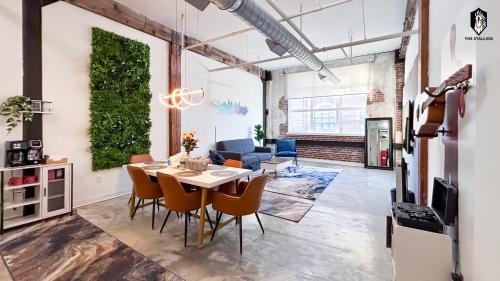 멤피스 (TN) The Stallion #106 - Walk to Museums, Luxe Loft with free gated parking 4성급 싱글룸 레스토랑