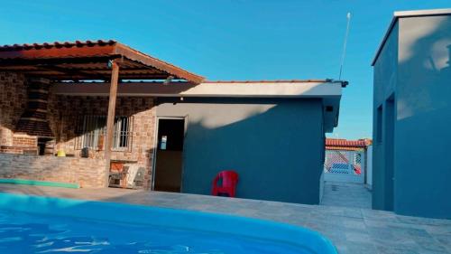 Casa espaçosa, com piscina e churrasqueira, Peruíbe