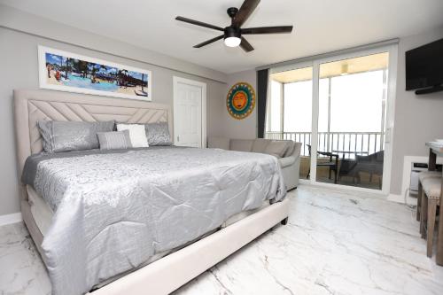 1 king bed, 1 sofa bed