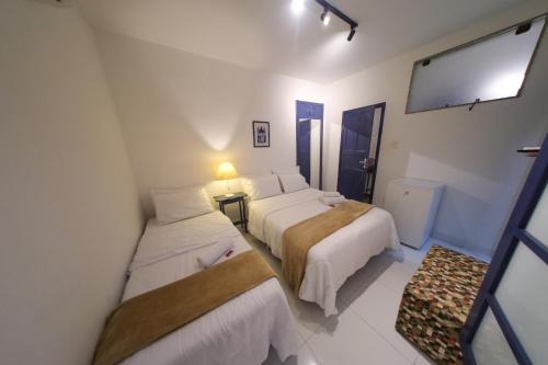 1 double bed, 1 twin bed