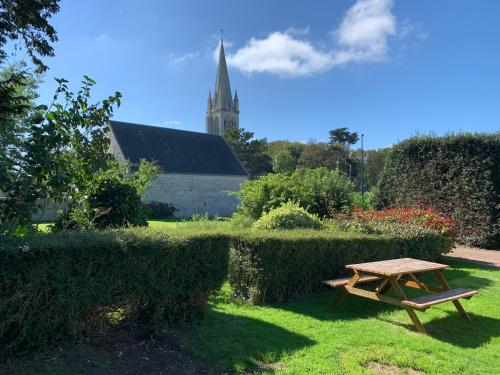 周邊環境, Little Omaha in 濱海維耶維爾