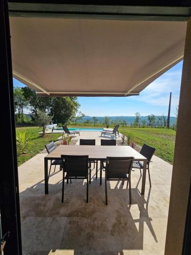 Villa climatisée avec piscine privée au coeur du Périgord gîte à louer Castang