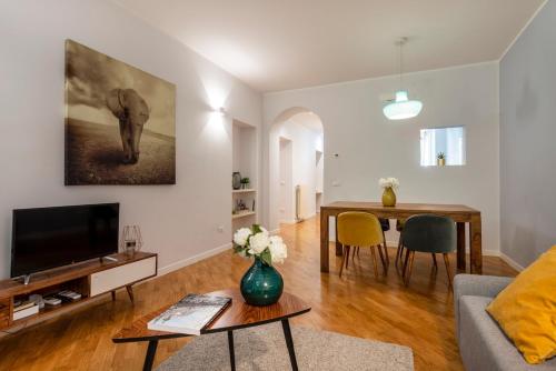 Luxury Design Apt in Brera District - B Home, Милан