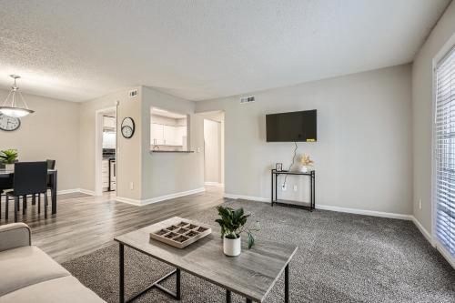Crest At East Cobb1820e Comfort, Spacious 2bd 2bt in Marietta, USA