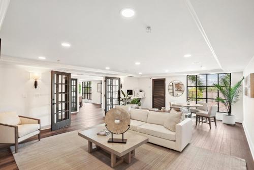 Stylish Modern Apartments at Gables Grand Plaza in Miami in Miami, USA