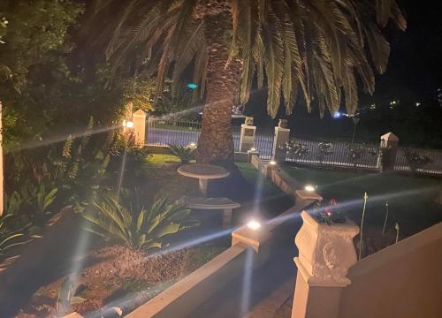 On De La Vigne On De La Vigne