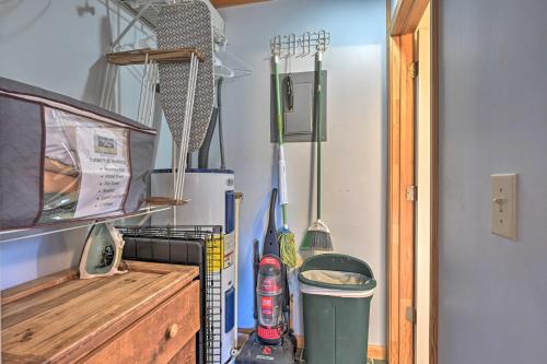Nantahala Gorge Cabin with Hot Tub - 7 Mi to Tsali! - image 2