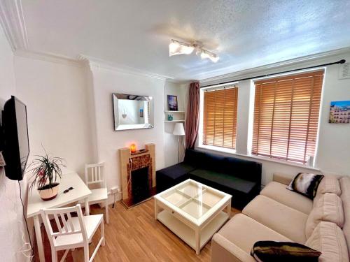One bedroom flat SW8 1