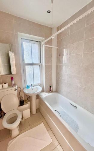 One bedroom flat SW8 4