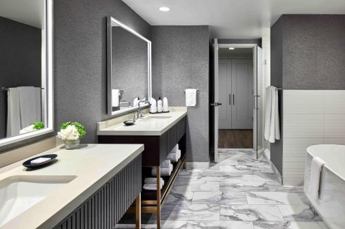 Grand Suite image 8
