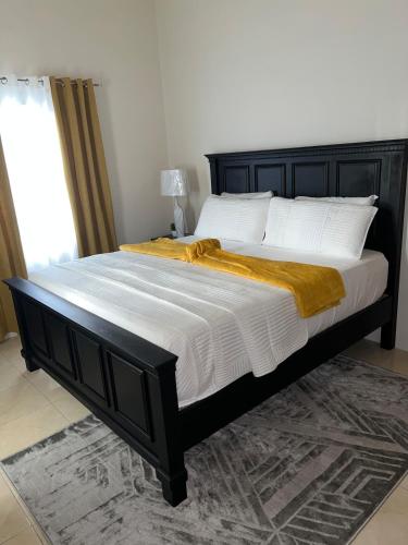 GEM Haven- A Luxurious,Modern Double King Bed Hideaway in 스패니쉬 타운