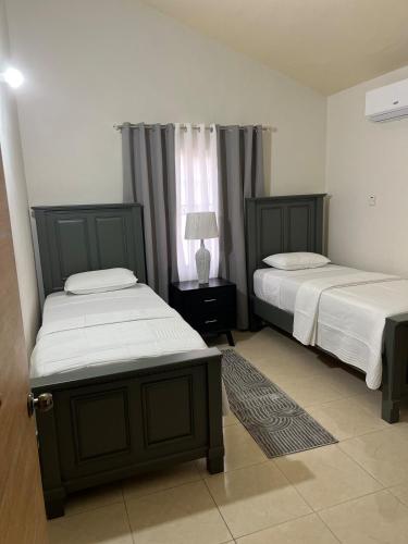 GEM Haven- A Luxurious,Modern Double King Bed Hideaway in 스패니쉬 타운