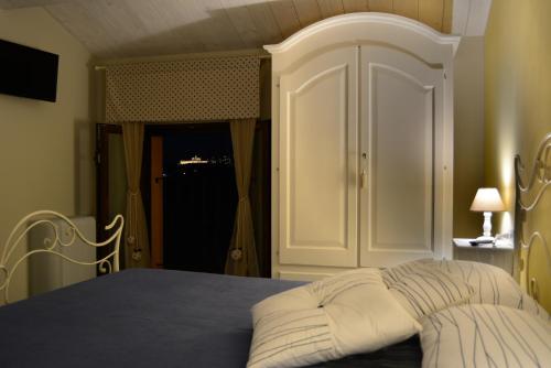 Deluxe Double Room image 5