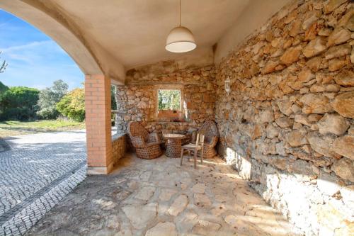 花園, Charming House with Shared Pool in Porto de Mos. in 莫斯港