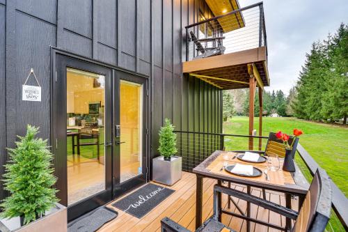 2 Mi to Warm Beach Family Gem with Views