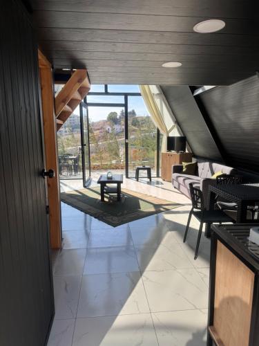 Oprema, Valdiz in Zahle