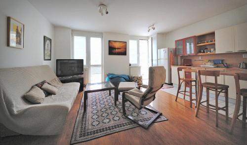 Pleasant apartment close to city center, Praga