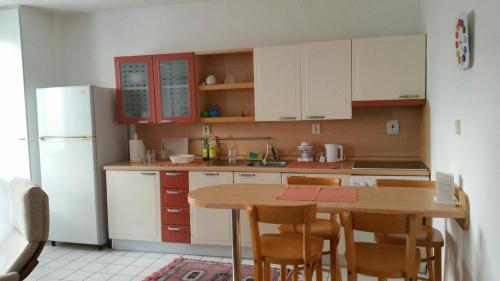 Pleasant apartment close to city center in Prague 13