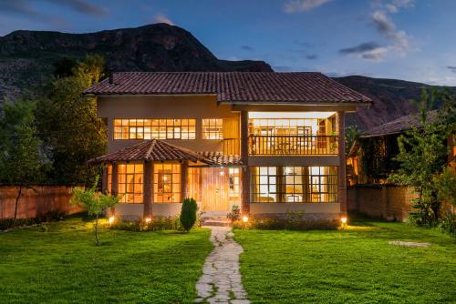 Spacious entire house with awesome mountain views