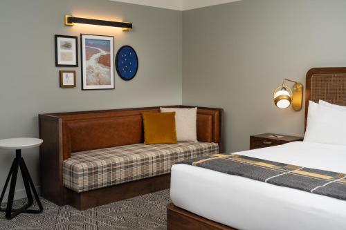 Tower Premium King Room image 2
