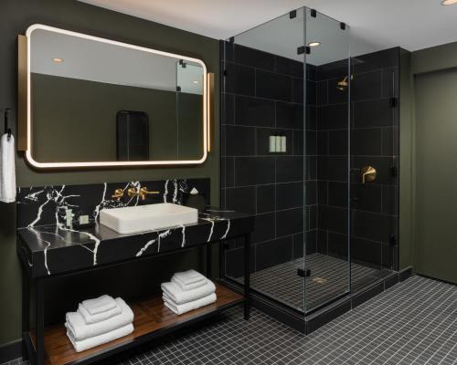 Tower Premium King Room image 1