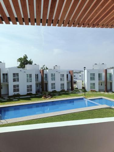 شرفة/ تراس, Excelente Casa Familiar con Alberca in Lomas de Jiutepec