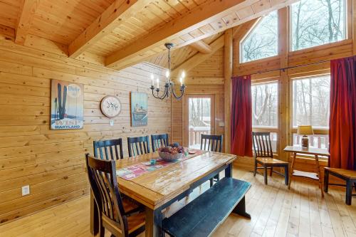 5 Little Acorns in McHenry, USA
