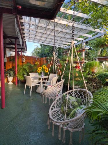 Sun and Shade Apartment in Santa Cruz