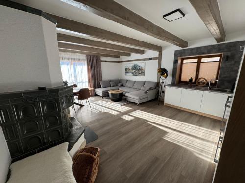 2 bedrooms, 5 beds