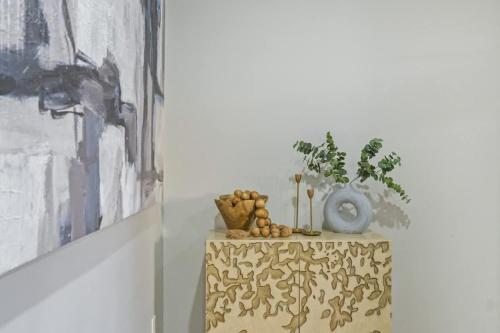 Oak Park 5bd 2bth sleeps 11 with 3 private parking - image 2