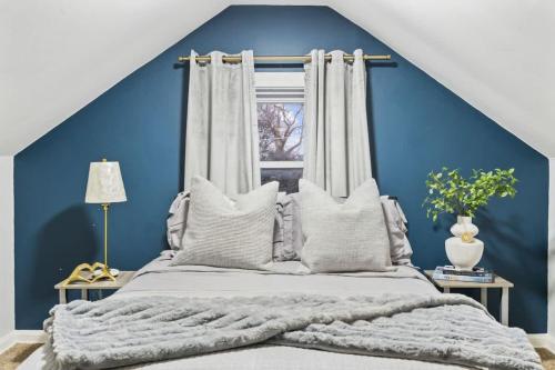 Oak Park 5bd 2bth sleeps 11 with 3 private parking - image 14