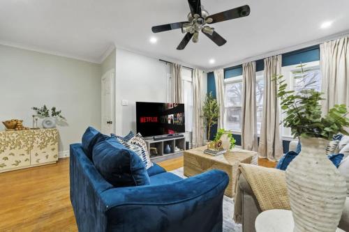 Oak Park 5bd 2bth sleeps 11 with 3 private parking - main image