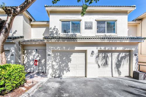 Stunning Centrally Located Apartments at New River Cove in South Florida in Fort Lauderdale, USA
