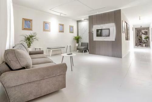 El Poblado 4 Bedroom 3 Bathroom private Terrace